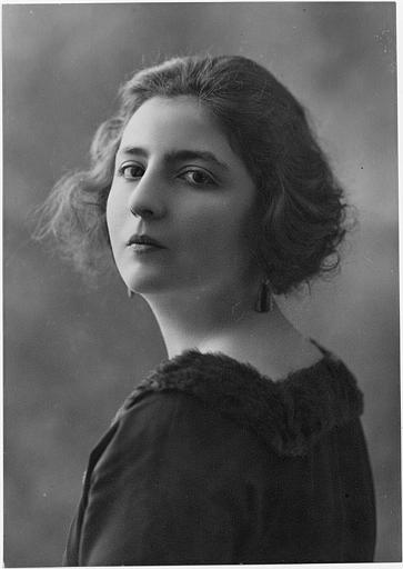 Portrait d'Hélène Darly