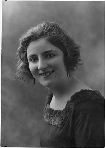 Portrait d'Hélène Darly