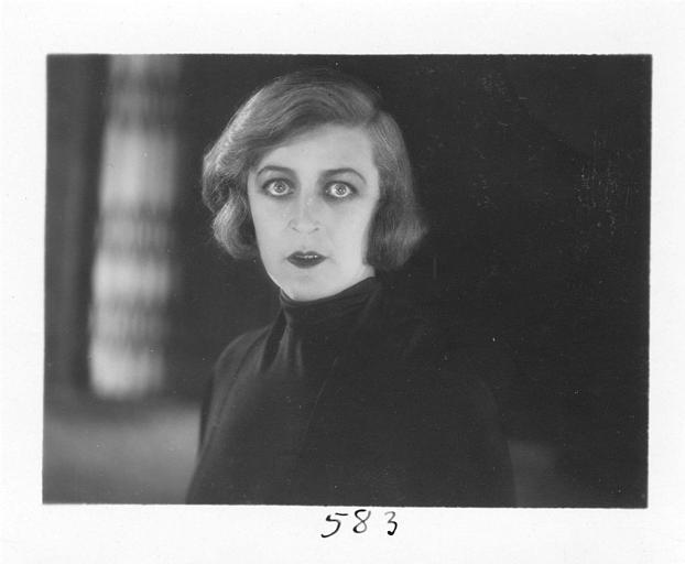 Visage de Diana Karenne dans le rôle de Mme Beauchêne