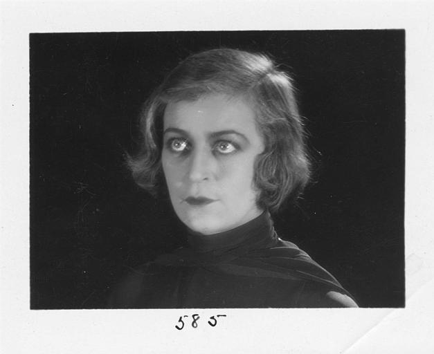 Visage de Diana Karenne