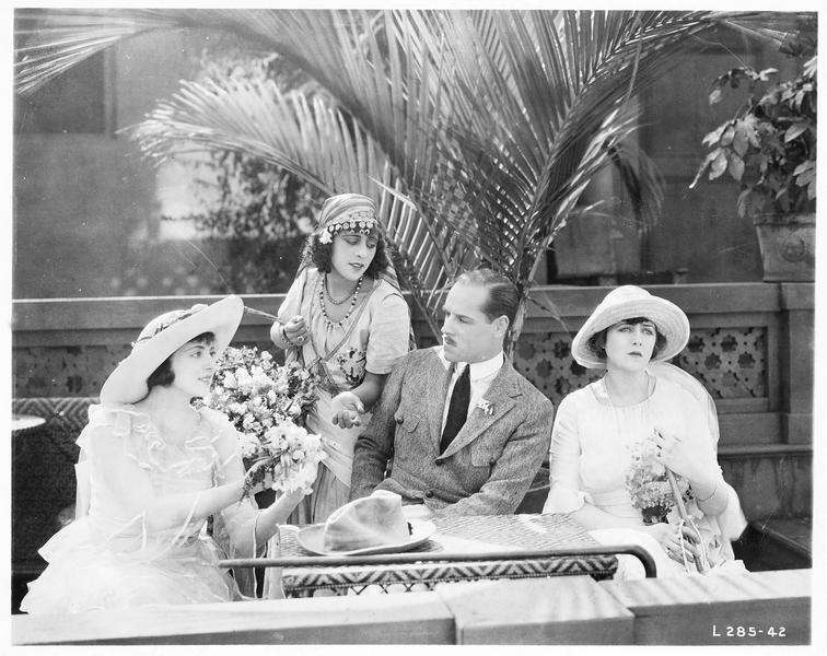 Mary MacNeill (K. MacDonald) et Lord Raa (J. Holt)