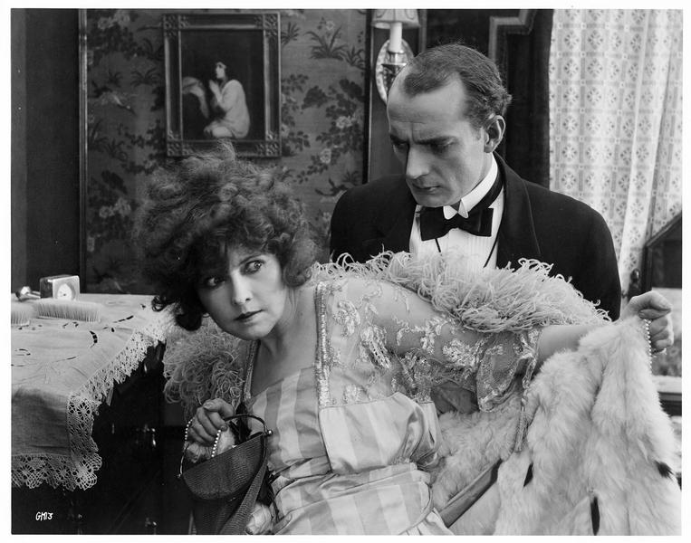 Maida Carrington (F. Ward) et Steve Boyce (J. Dean)