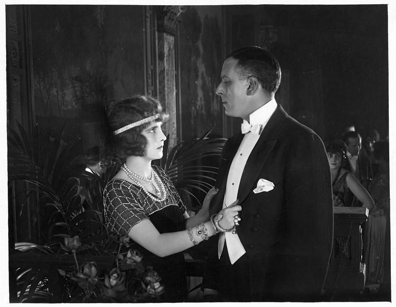 Hélène (F. Ward) et Robert de Chaceroy (J. Dax)