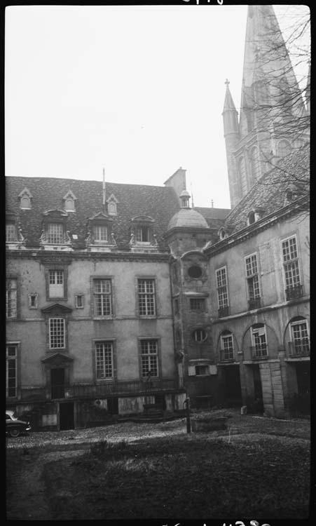 Cour intérieure, tourelle d’angle