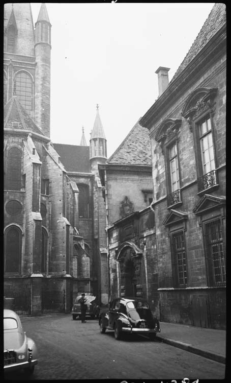 Façade et portail sur rue de la Chouette, vue perspective