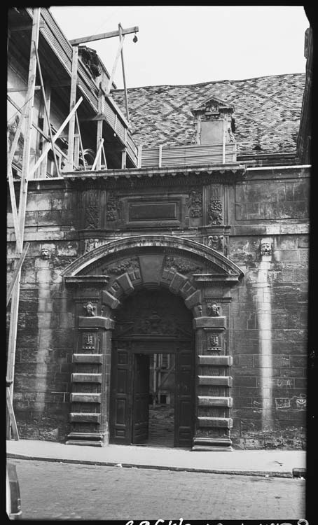 Restauration des couvertures : portail sur rue de la Chouette