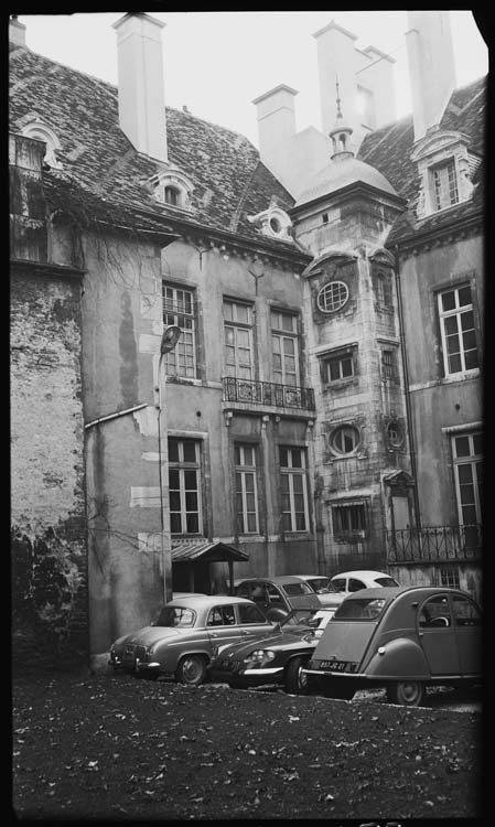 Cour intérieure : tour d’angle