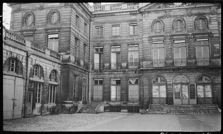 Bâtiment principal : angle de façade