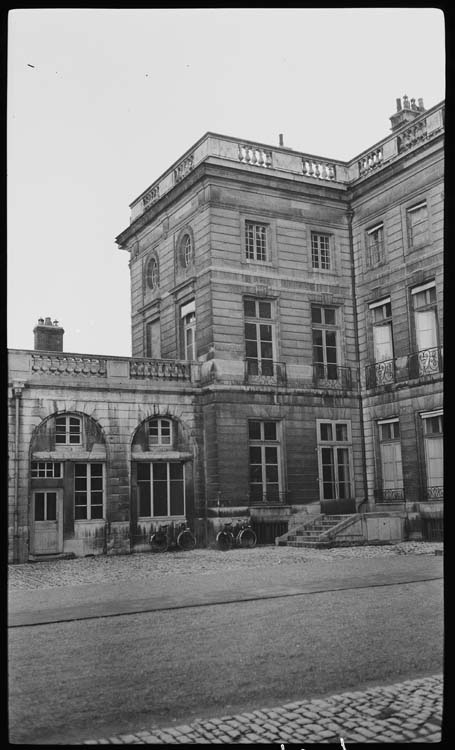 Bâtiment principal : angle de façade