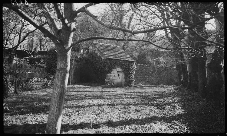 Jardins et mur d’enceinte