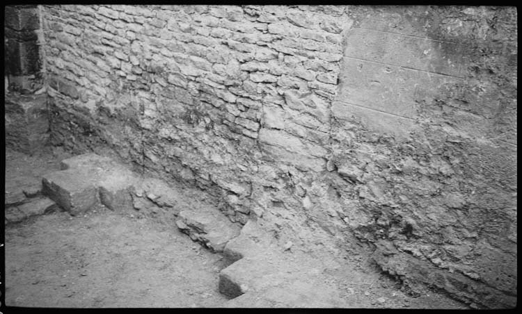 Fouilles archéologiques : mise au jour de soubassements