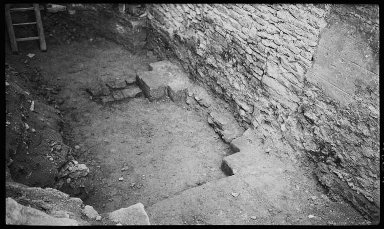 Fouilles archéologiques : mise au jour de soubassements