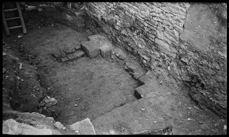 Fouilles archéologiques : mise au jour de soubassements