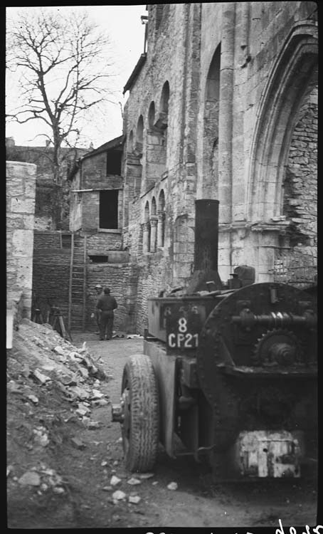 Fouilles archéologiques : engin de chantier