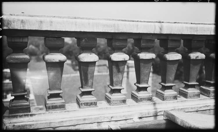 Parterre : balustrade, détail