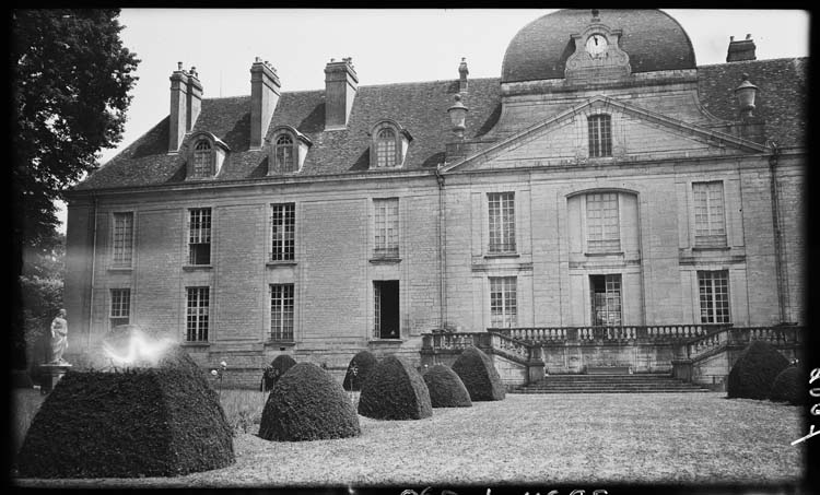 Façade sur parterre, vue partielle