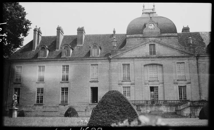 Façade sur parterre, vue partielle