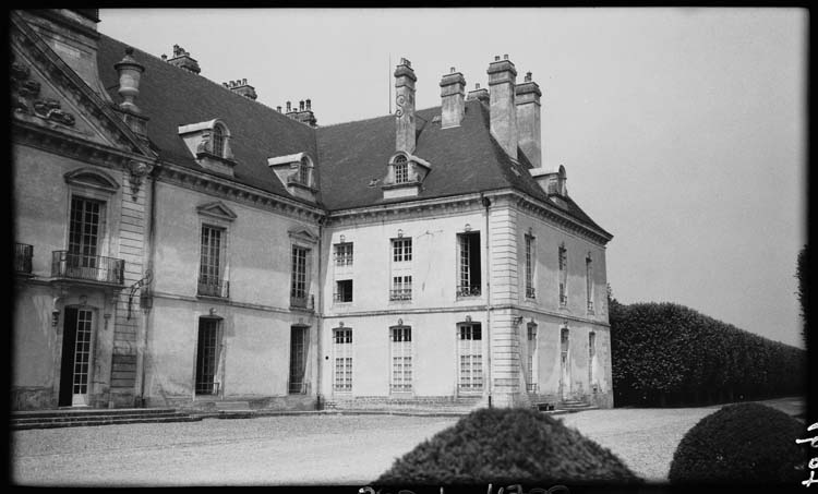 Façade sur parterre, angle de façade