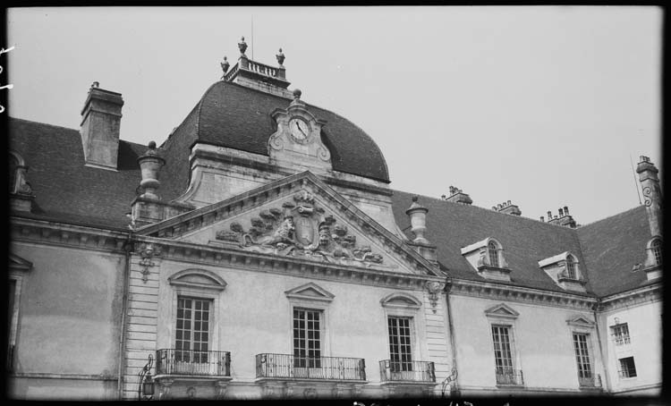 Pavillon central, parties hautes