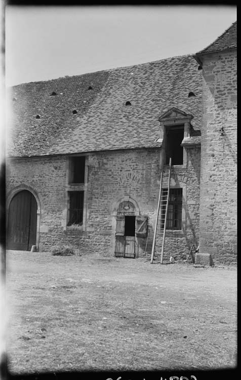 Façade des communs, vue partielle