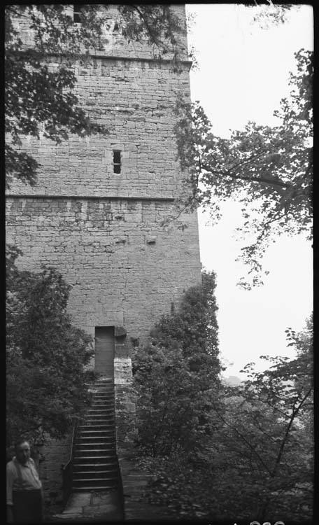 Tour Saint-Louis : escalier d’entrée