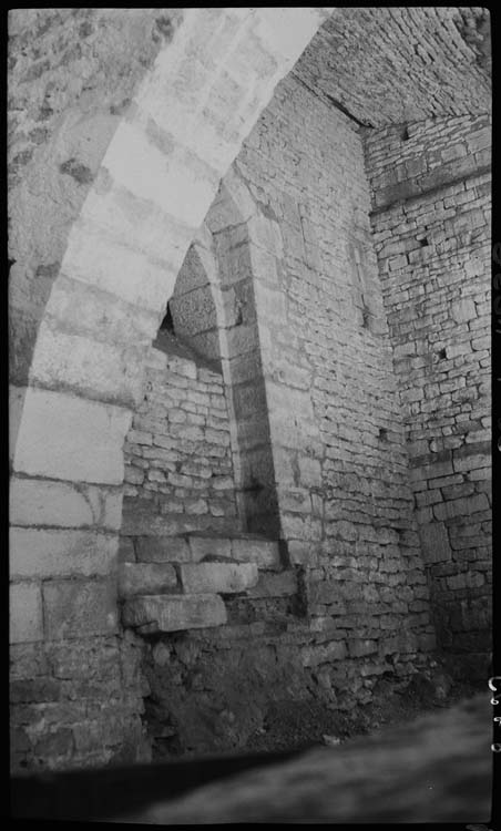 Tour Saint-Louis, salle des gardes : intérieurs, voûte et fenêtre, détail