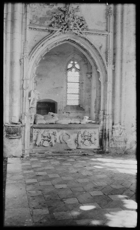 Chapelle : tombeau de Jean de Vienne