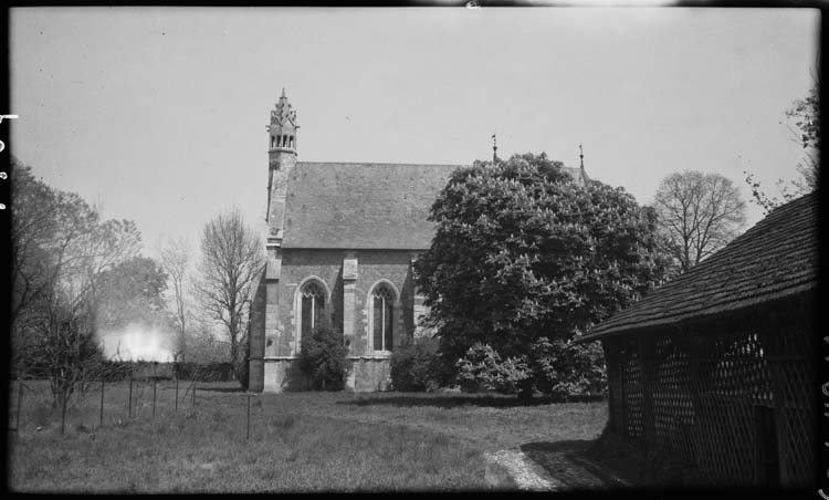 Chapelle : façade sud et abords