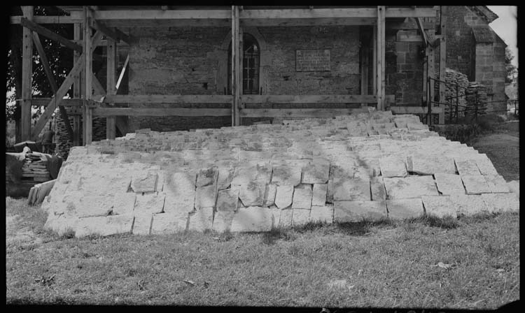 Travaux en cours, façade échafaudée