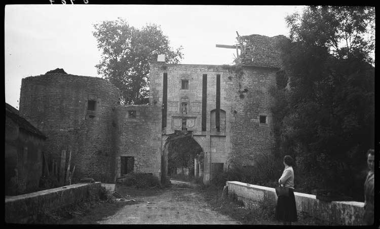 Porte d’entrée à la couverture endommagée