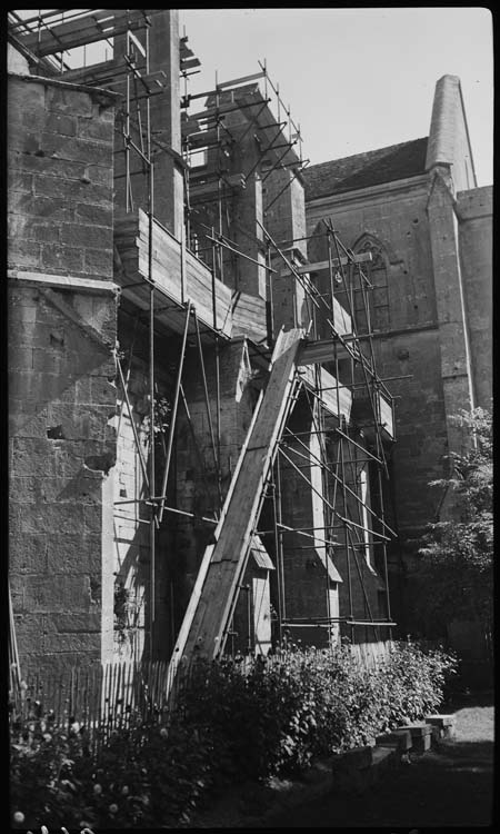 Eglise abbatiale : bas-côté sud en travaux