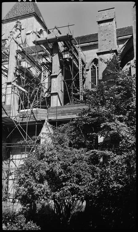 Eglise abbatiale : bas-côté sud en travaux