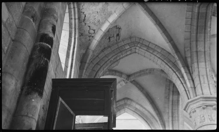 Eglise abbatiale : bas-côté, voûtes