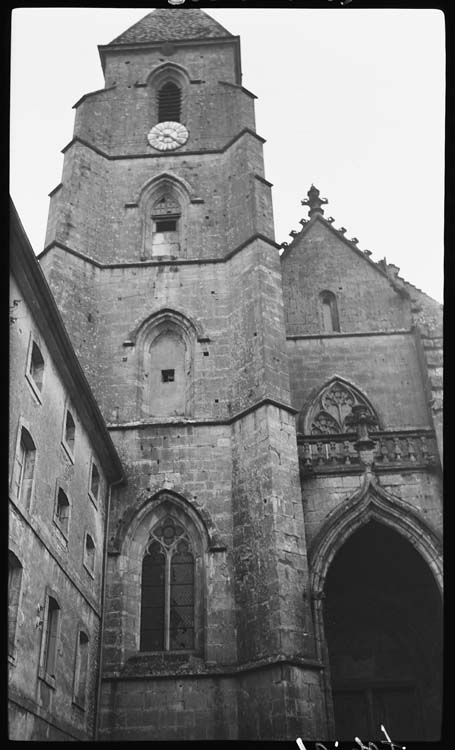 Eglise abbatiale : façade ouest et clocher