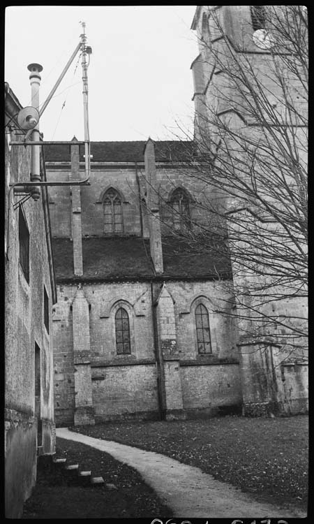 Eglise abbatiale : bas-côté nord et abords