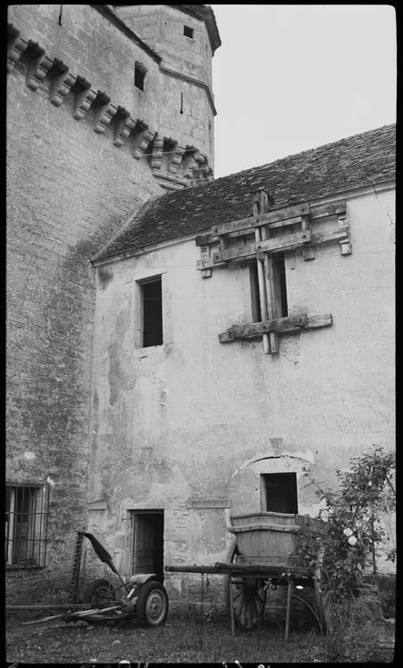 Corps de bâtiment adjacent au donjon