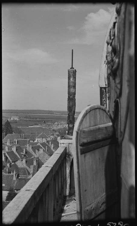 Tour nord : balustrade et porte