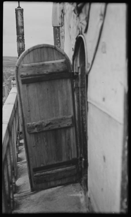 Tour nord : balustrade et porte