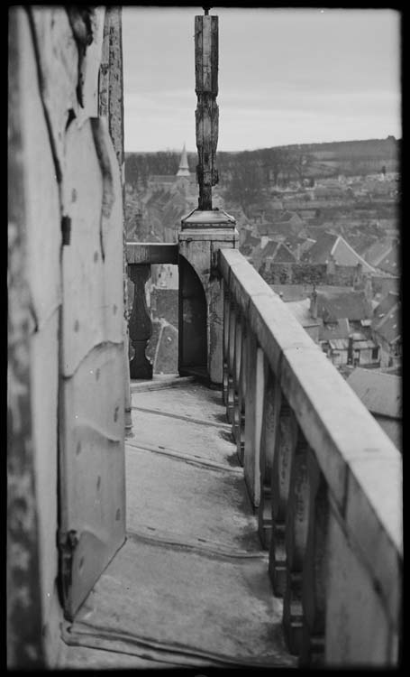 Tour nord : balustrade, détail d’une sculpture