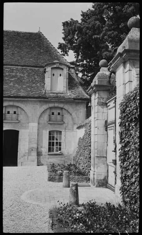 Cour d’honneur, communs