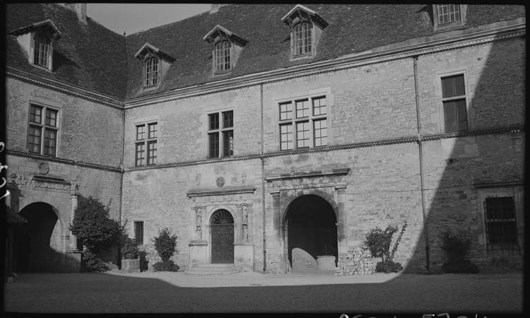 Cour intérieure : angle de façades