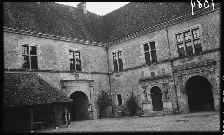 Cour intérieure : angle de façades