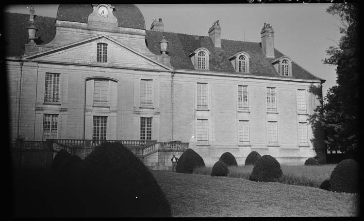 Façade sur parterre, vue partielle