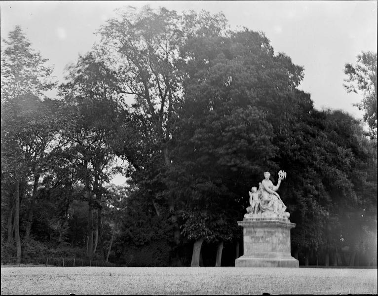 Parc et statue