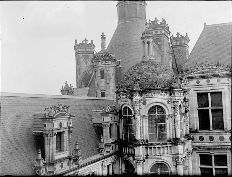 Cour est, escalier François 1er