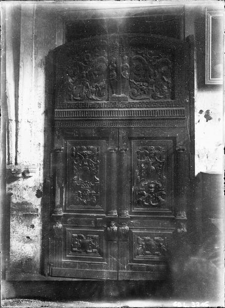 Porte dans la sacristie