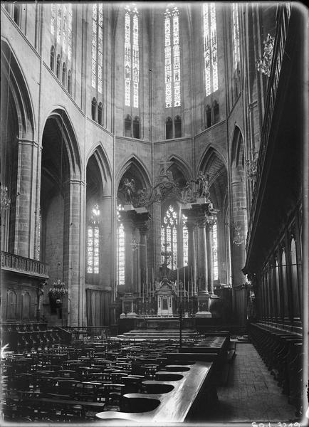 Intérieur, la nef vers le choeur