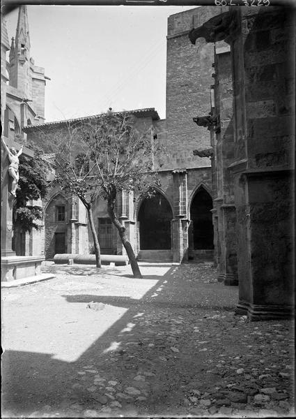 Cloître, côté est