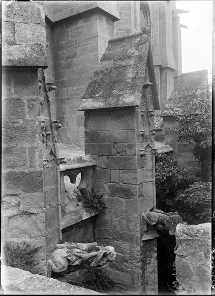 Cloître, angle nord-ouest