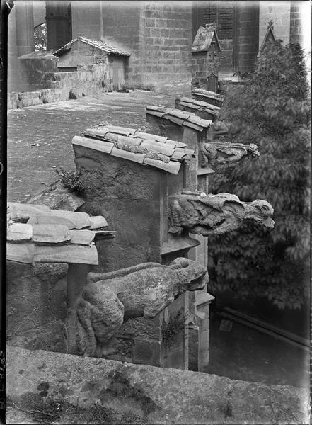 Cloître, angle sud-ouest